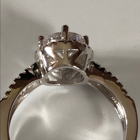 2 Carat Round Cubic Zirconia Ring - Picture 4 of 8